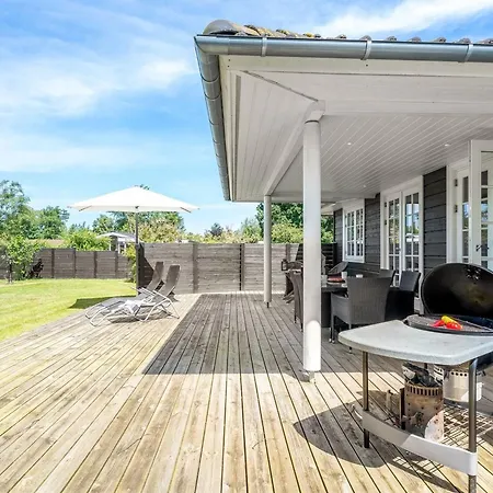 Felicia - 350m From The Sea By Interhome *